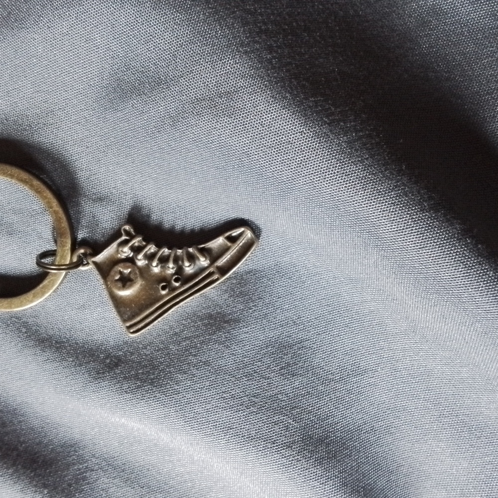 Hand crafted Antique bronze keychain - Picture 3 of 7